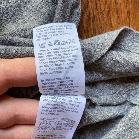 Madewell v-neck pocket tee size small - Picture 8 of 8